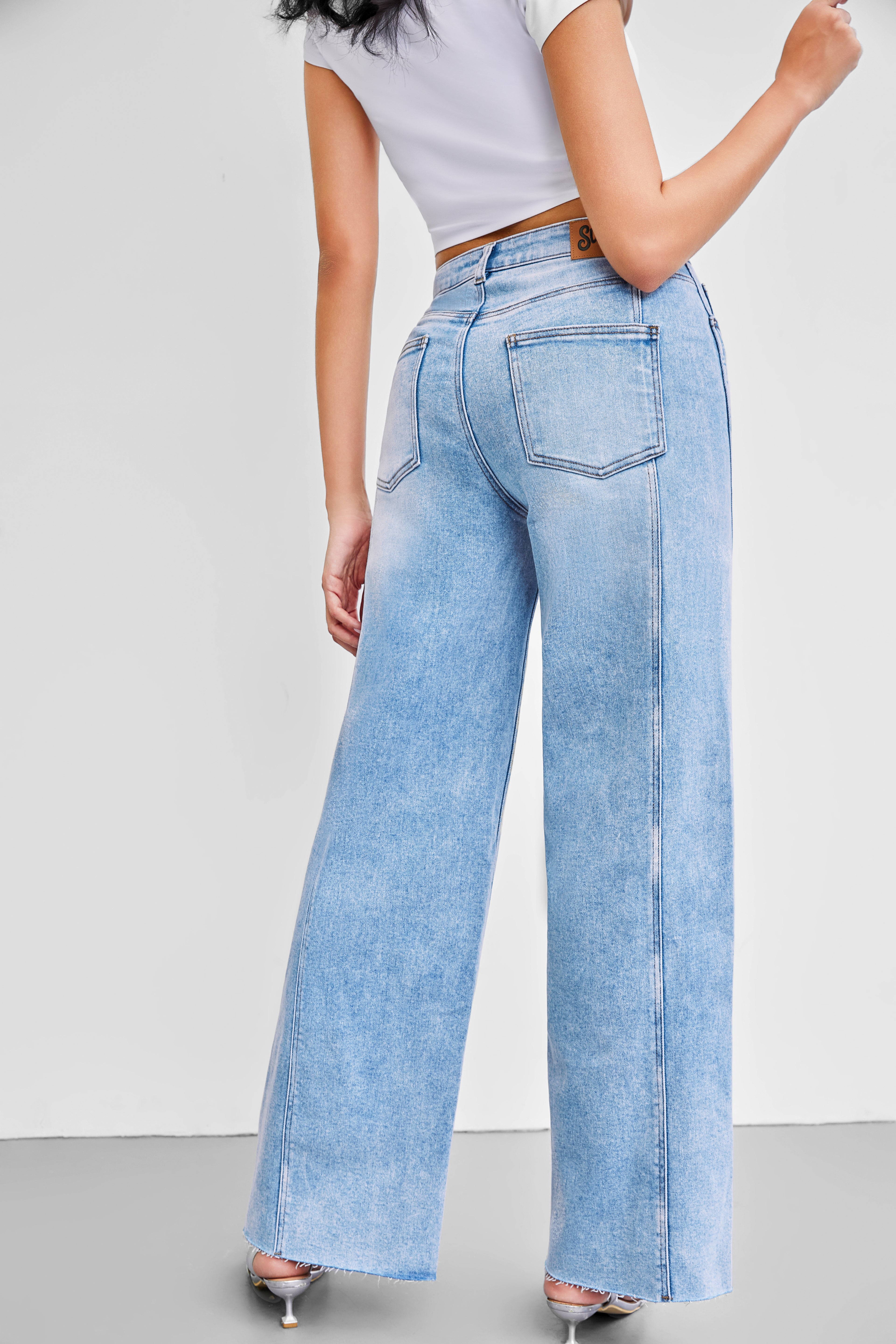 Women's High-Waisted Light Blue Wide-Leg Jeans